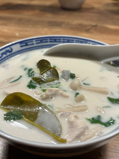 Une photo de Soupe Thaï Kom Kah Kai