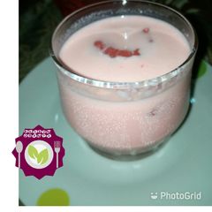 A picture of Strawberry milk shake.