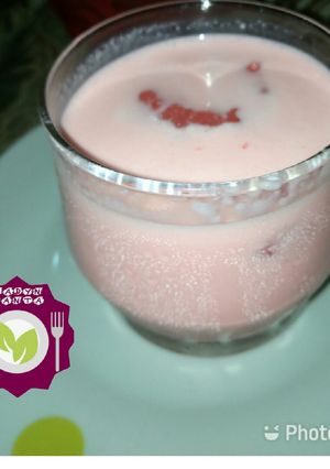 A picture of Strawberry milk shake.
