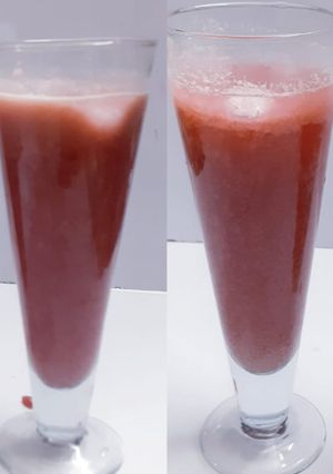 A picture of Apple pomegranate juice.