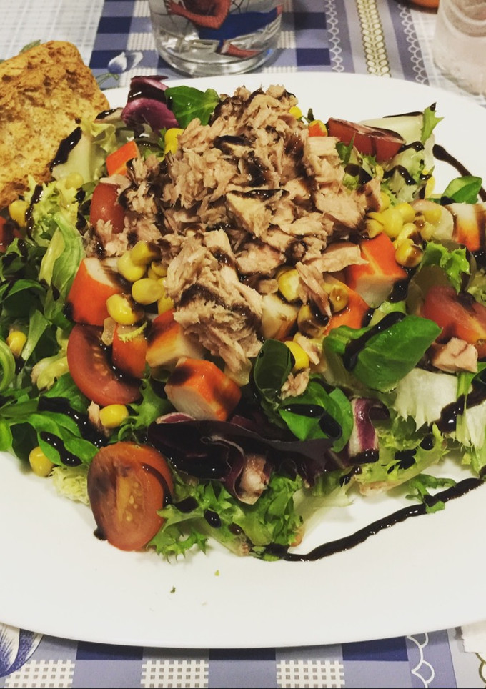 Una foto de Ensalada verde con canónigos