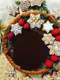 Crostata con frolla speziata e ganache all'amaretto