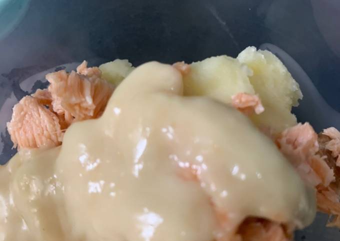 75. Mashed potato salmon white sauce MPASI 8m+