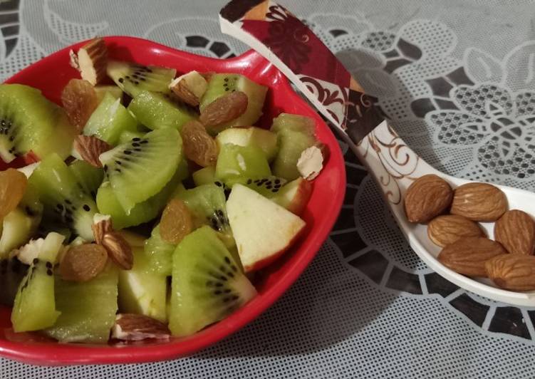 Kiwi and apple salad