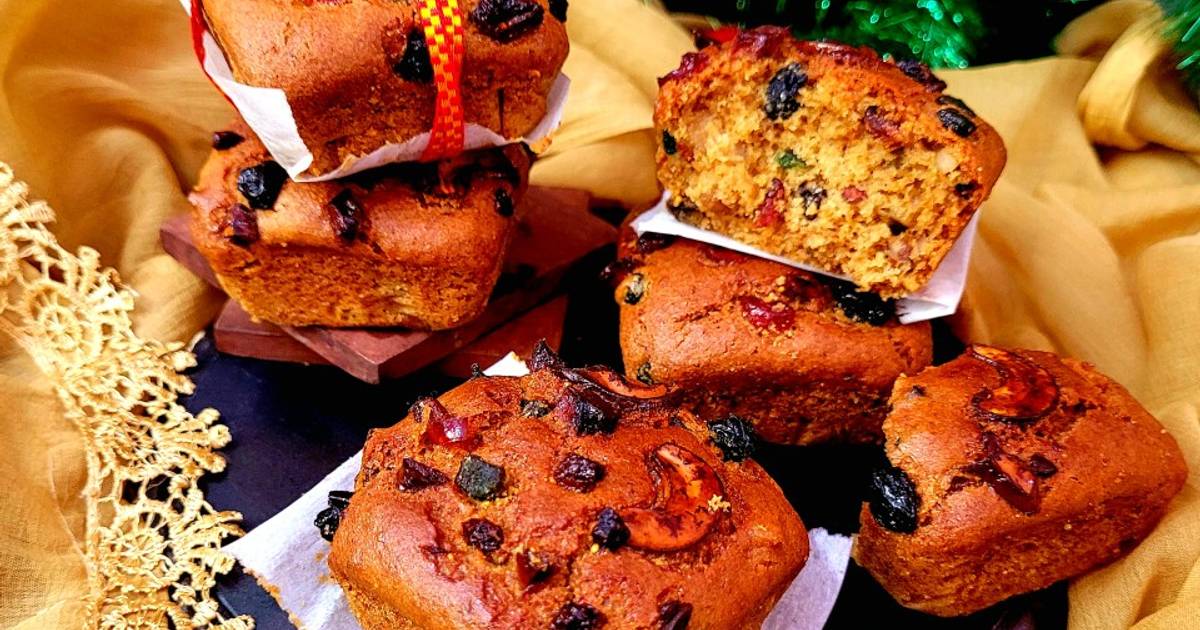 Fruitcake Muffins - Soak 3/4 C dried fruit in brandy overnight; drain and  chop. Mix 2 C flour, 1/2 C each of the dried fruit … | Food network  recipes, Food, Recipes