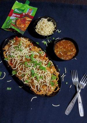 ત્રીપલ સેઝવાન રાઈસ (Triple Schezwan Rice Recipe In Gujarati) રેસીપી મુખ્ય ફોટો