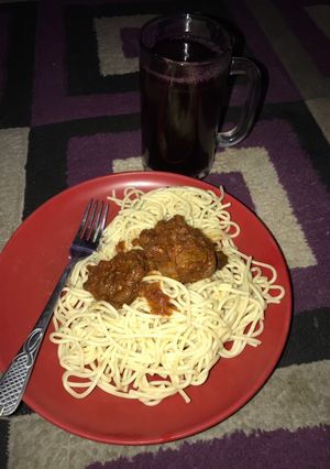 A picture of Spaghetti with spicy beef sauce.