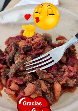 Una foto de Verduras y carne en olla