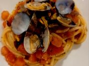 Una foto di cozze vongole