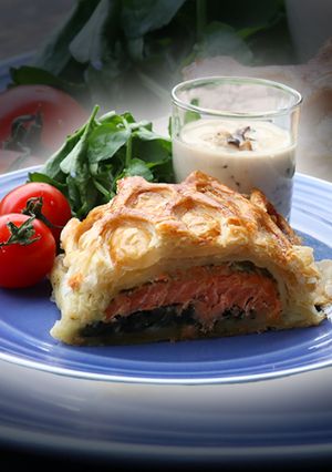 Foto resep Salmon Puff Pastry Dengan Bayam Dan Saus Jamur: RAHASIA MUDAH Buat Di Rumah