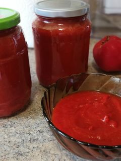 Una foto de Salsa de tomate casera en conserva