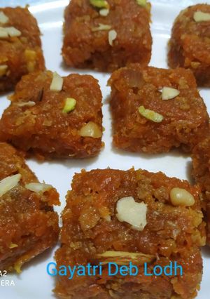 गाजर की बर्फी रेसिपी मुख्य फोटो