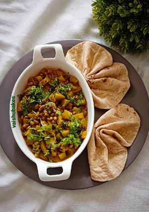 A picture of Bottle Gourd and Beans Curry.