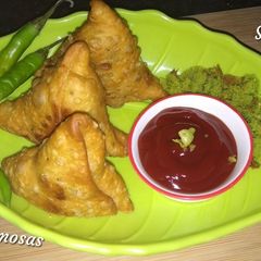 A picture of Punjabi Samosas.