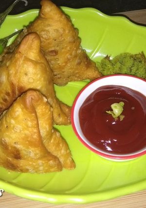 A picture of Punjabi Samosas.
