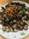 Sò huyết rang tóp tỏi