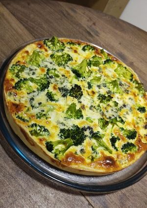 Una foto de Tarta de brócoli, roquefort y cebolla caramelizada