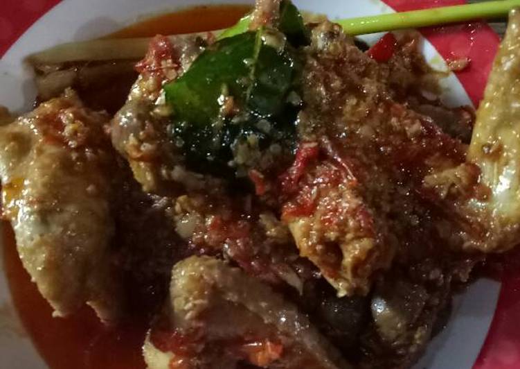 Ayam bumbu kuning pedass
