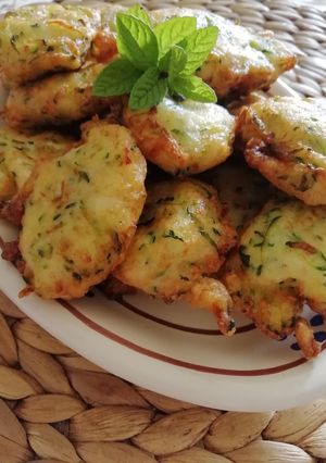 Foto di Frittelle di zucchine con albumi pecorino, menta e basilico