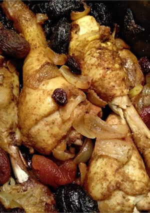 Una foto de Pollo con orejones, ciruelas y dátiles