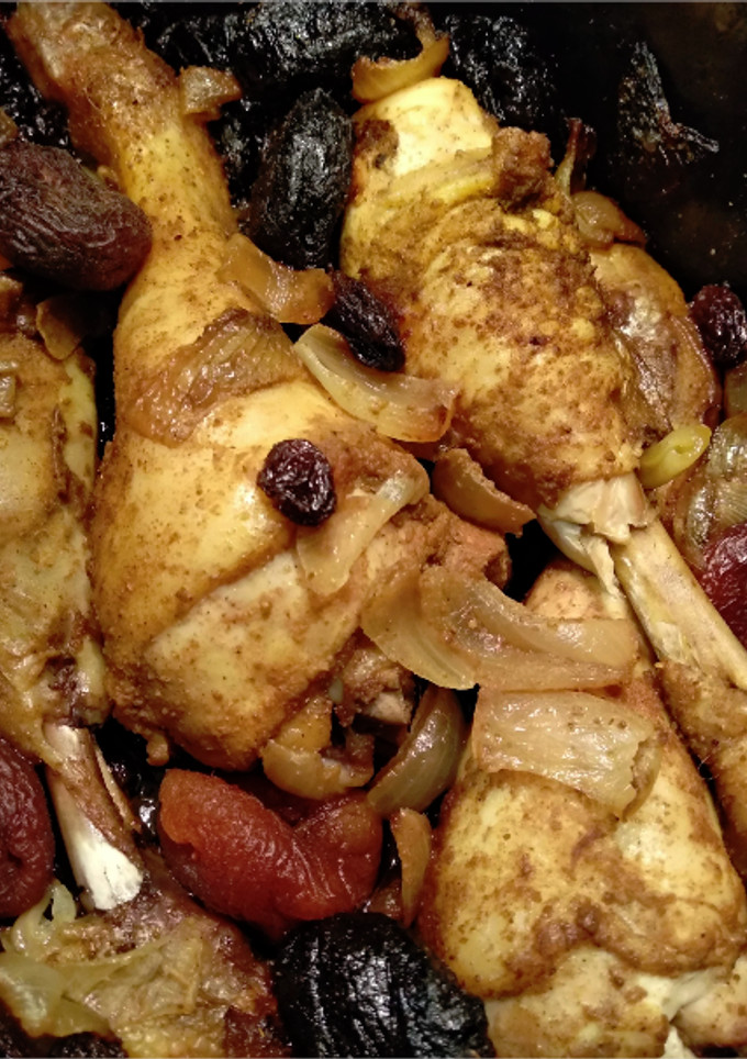 Una foto de Pollo con orejones, ciruelas y dátiles