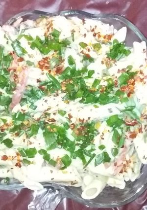 A picture of White sause paste.