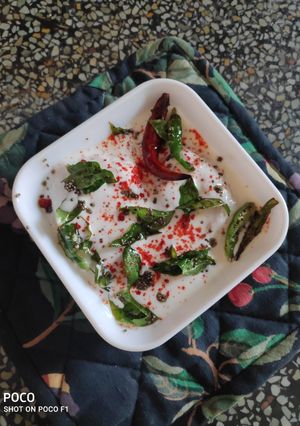 A picture of DAHI VADA (South Indian Style).