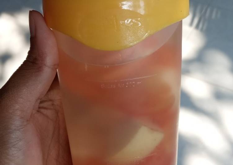 Cara termudah untuk Terbaik saat makan malamInfused water pir+tomat