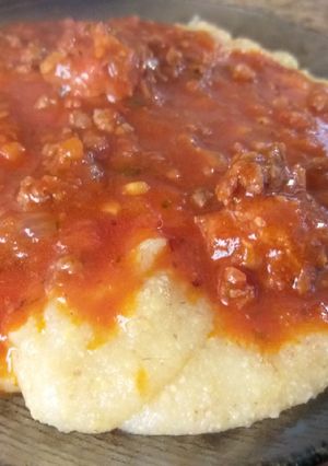 Una foto de Polenta con tuco😋