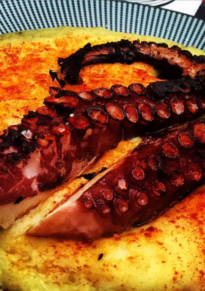 Una foto de Pulpo a la brasa con parmentier de patatas ❤️