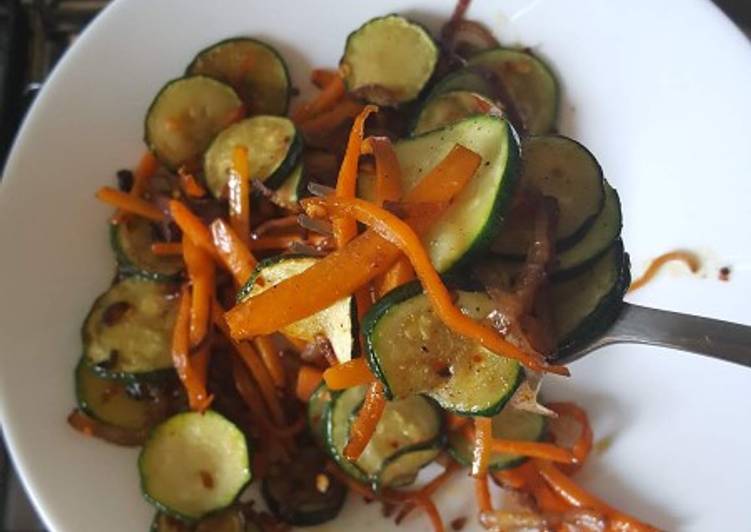 Steps to Make Quick Zuchinni Carrots Onion Stir Fry