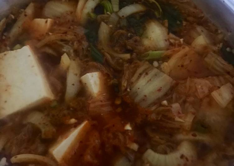Langkah Mudah untuk Menyiapkan Sundubbu Kimchi Jjiggae (Tofu Kimchi Soup) Anti Gagal