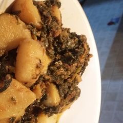 A picture of Aalo Palak.