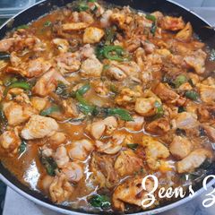 A picture of Capsicum and Suvaa Chicken.