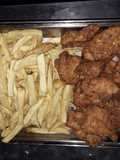 Pechuguitas de pollo con papas fritas