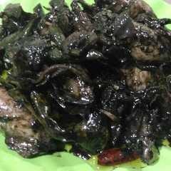 A picture of Cumi tinta hitam.