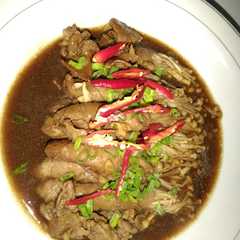A picture of Jamur enoki gulung daging.