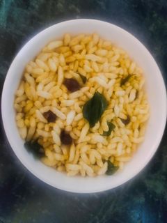फ्राई मसाला मुरमुरे (Fry Masala murmure recipe in hindi) रेसिपी मुख्य फोटो
