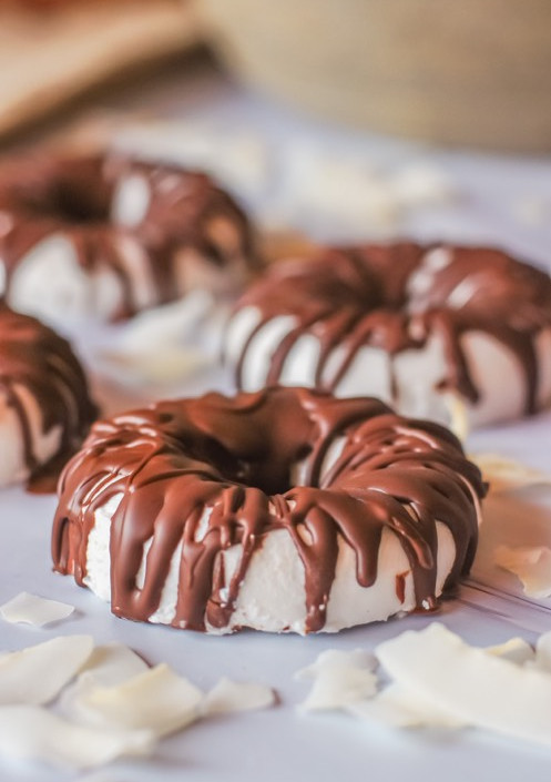 Una foto de Donuts de coco helados