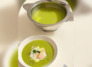 Une photo de Velouté de petits pois à la ricotta et au basilic