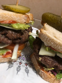 Una foto de Pamburguesa 🤤🤤🍔🥒