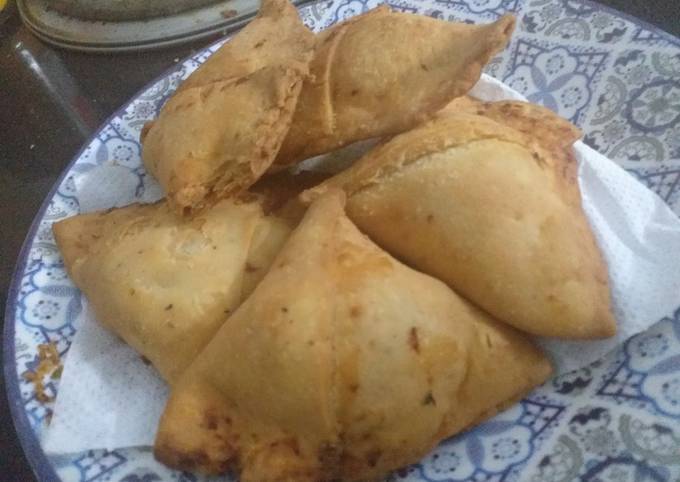 Qeema samosa with homemade patti