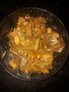 वालपापडी आणि फरसबीची भाजी (valpapadi farasbean bhaji recipe in marathi) रेसिपी चे मुख्य फोटो