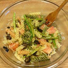 A picture of Garden Rotini and Veggie Salad.