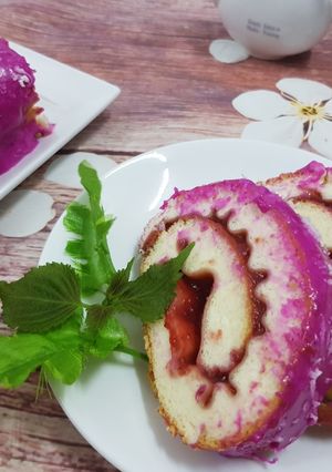 Hình của món Bông lan cuộn sốt kem.
