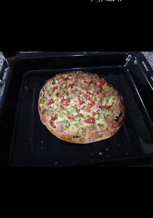 عکسی از دستور پیتزا مرغ و قارچ با نون آماده