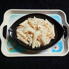 A picture of White sauce pasta.