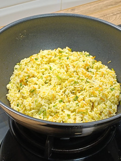 Una foto de Arroz japonés frito con huevo (Tamago Yakimeshi)