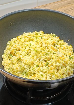 Una foto de Arroz japonés frito con huevo (Tamago Yakimeshi)