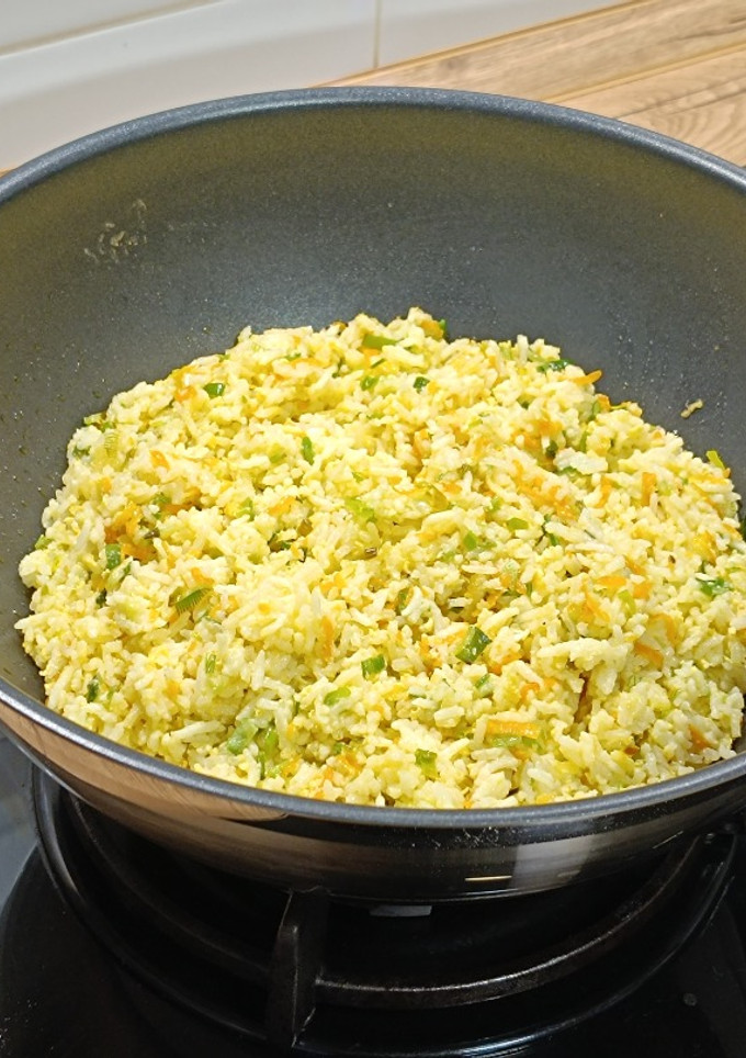 Una foto de Arroz japonés frito con huevo (Tamago Yakimeshi)